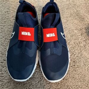 Nike pull on shoes - size 7 Youth. Great condition barely worn! Navy and red